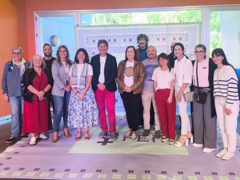 O FEM 2025 comeza en Dumbría coa inauguración da mostra fotográfica 'Coreografías do facer'